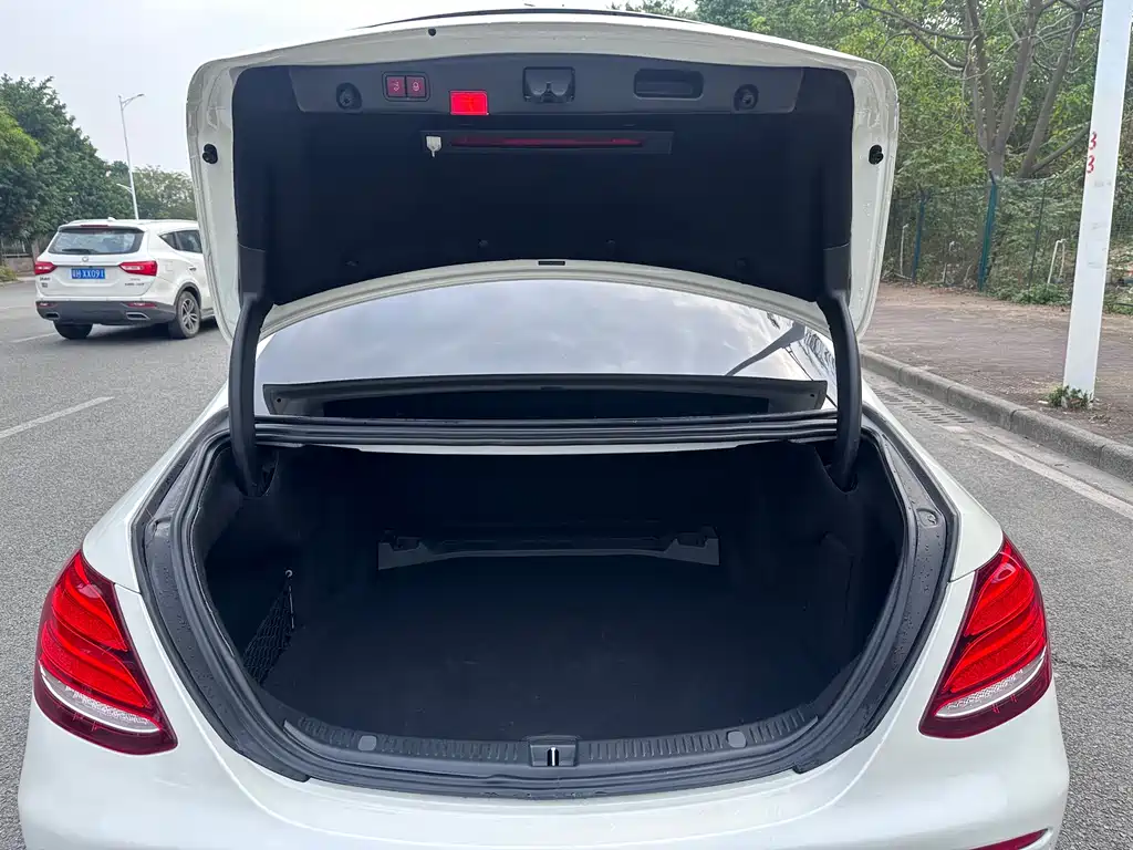 Mercedes-Benz E-Class E 2016 E 200 L Sport