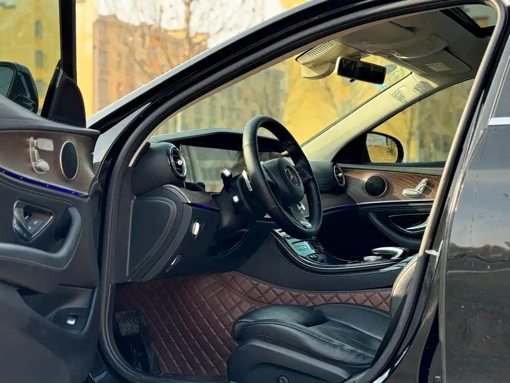 MERCEDES-BENZ E CLASS