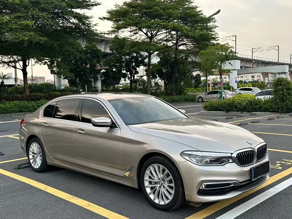 BMW 5 Series — миниатюра 3