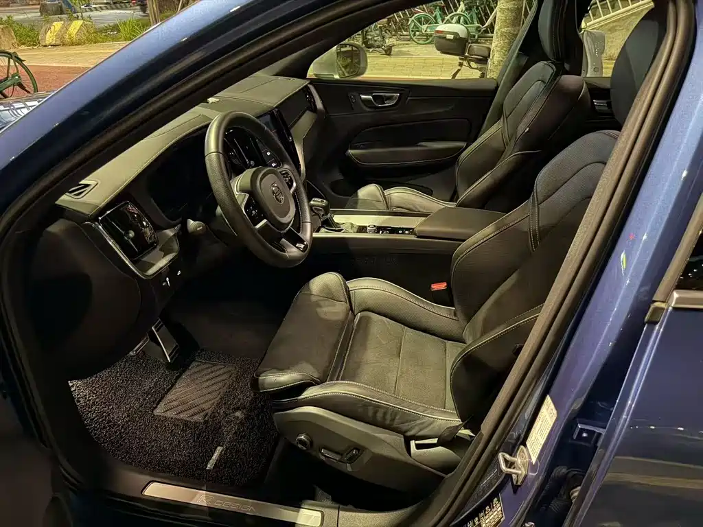 VOLVO  XC60