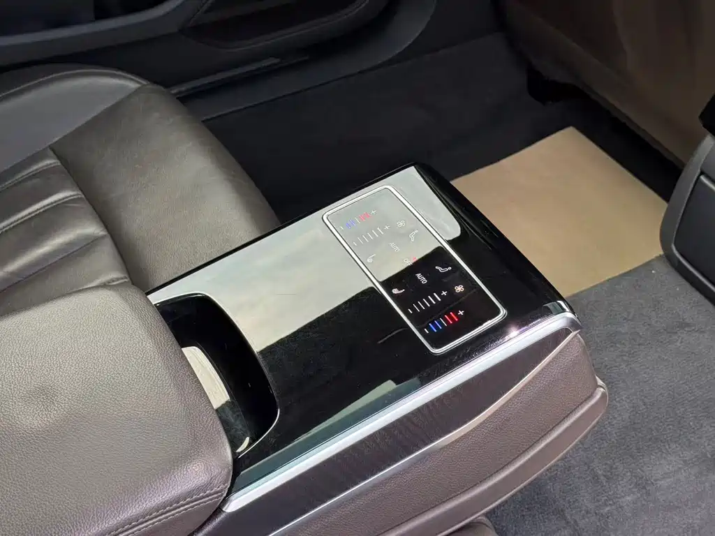 Audi A8 — миниатюра 9