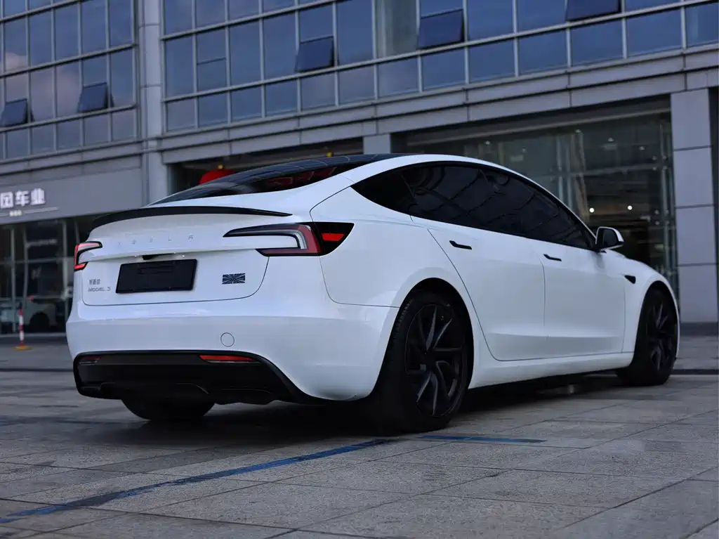 Tesla Model 3 — миниатюра 6