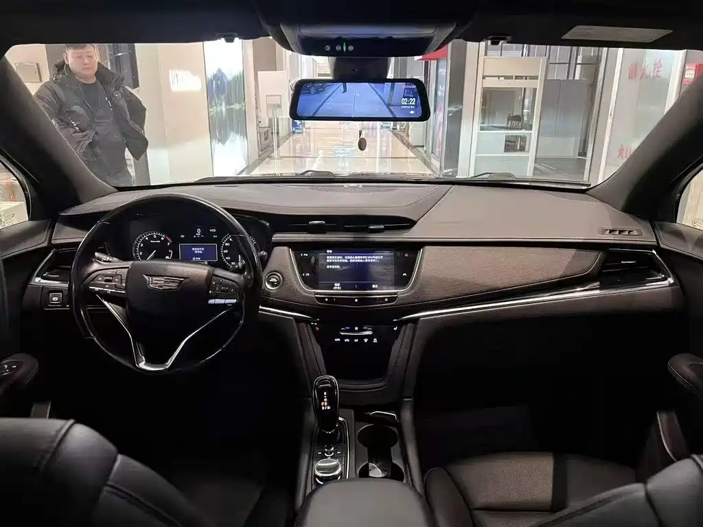 Cadillac XT6 2021 28T мест