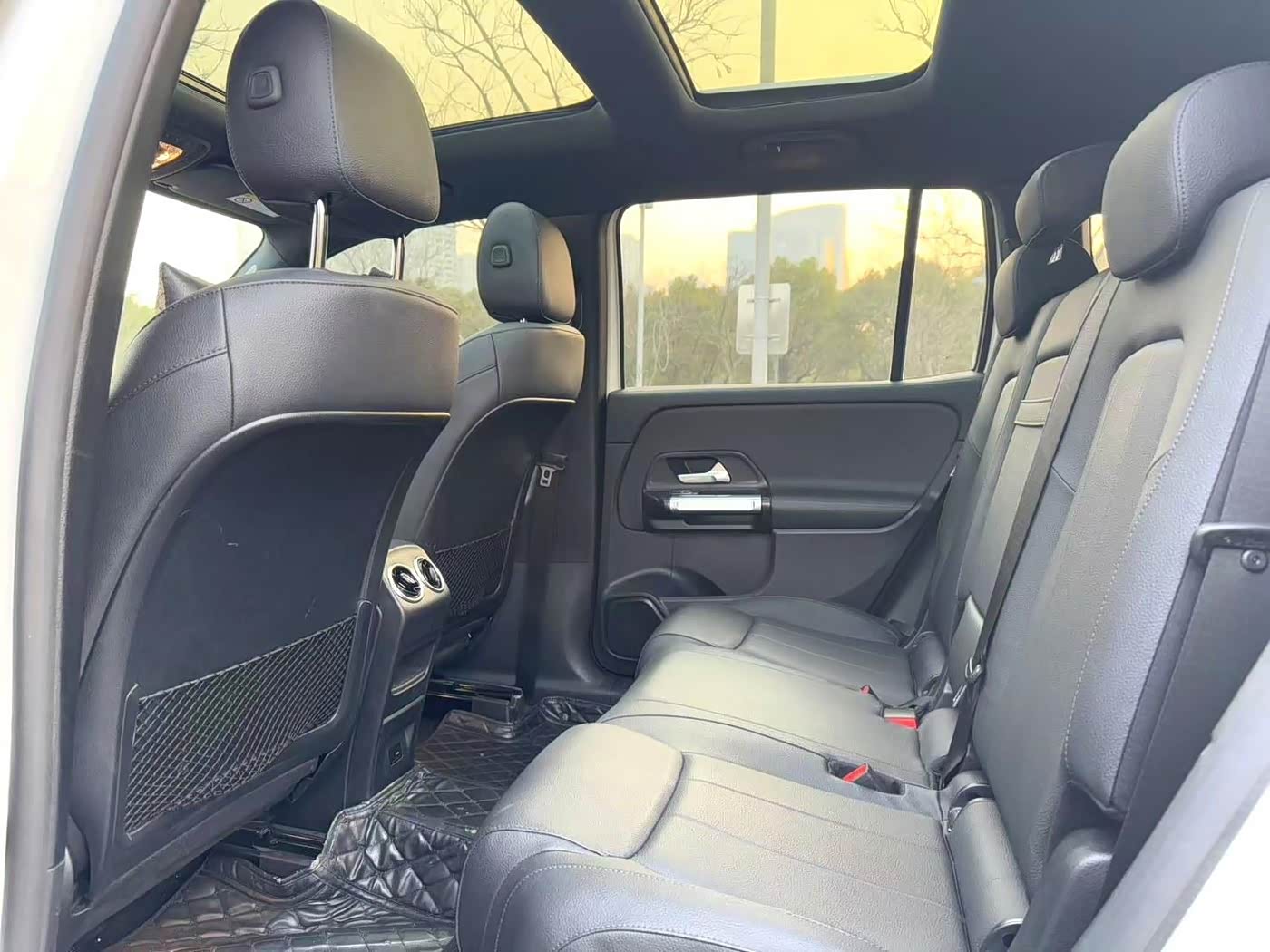 Mercedes-Benz GLB 1.3 л 2022 г. Белый, пробег 30000 км