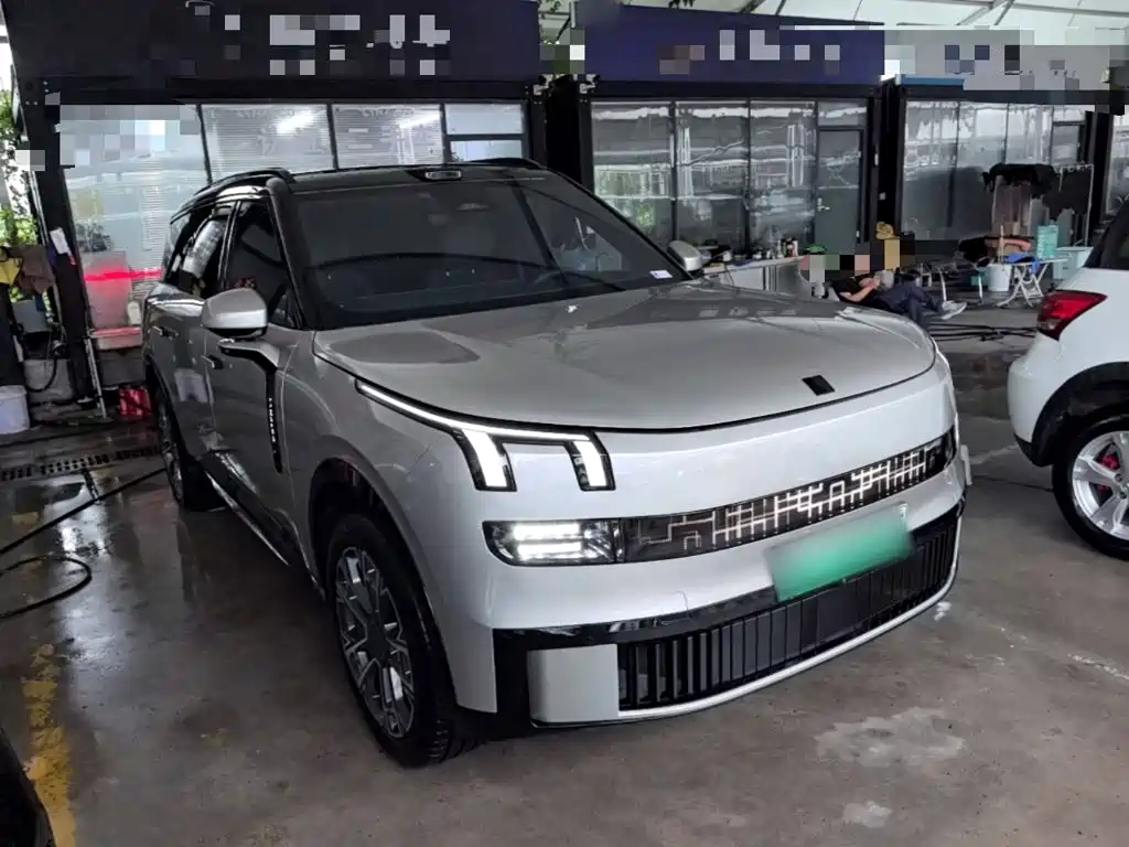 Lynk & Co 900 — миниатюра 4