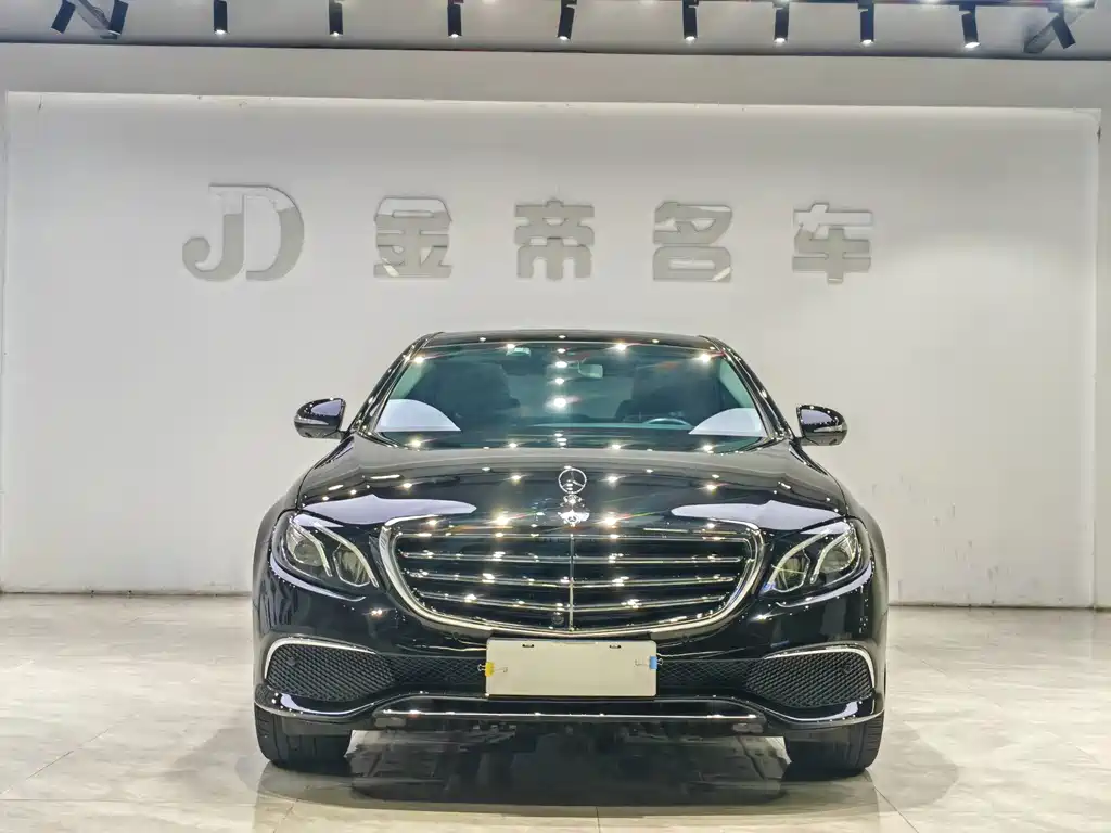 Mercedes-Benz E-Class — миниатюра 2