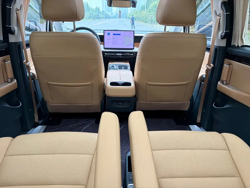 GAC Motor Trumpchi E8 PHEV — миниатюра 13