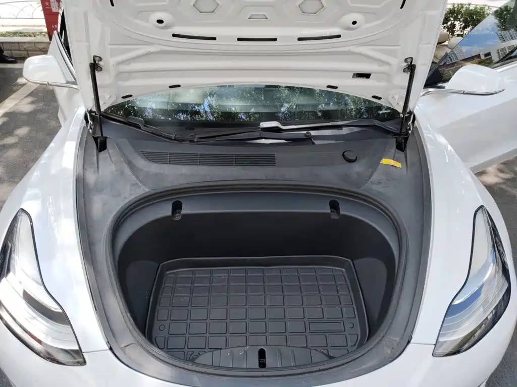 Tesla Model 3 — миниатюра 17