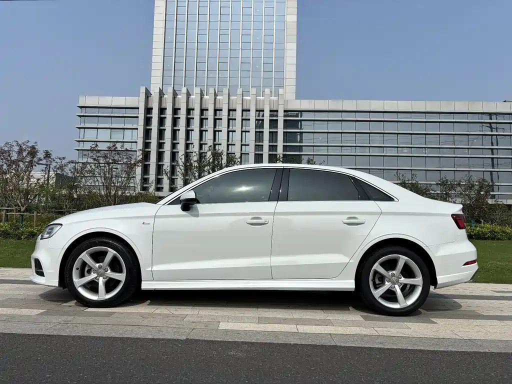 Audi A3 2018 30 Limousine 35 TFSI Fashion