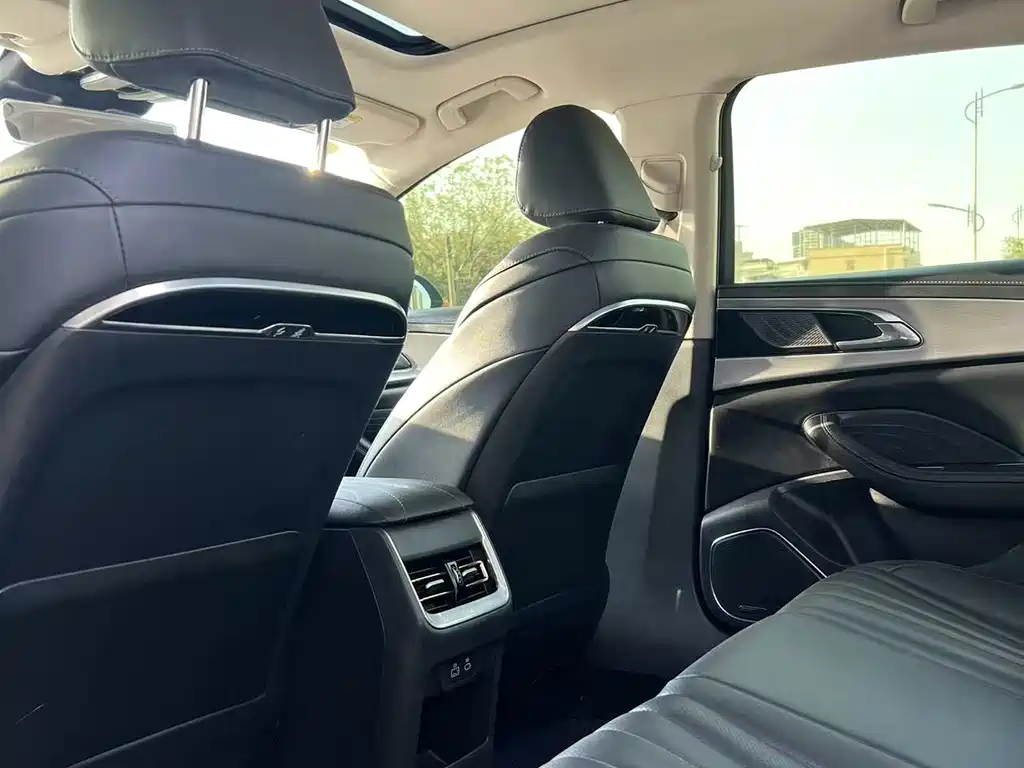 Hongqi Hongqi H5 — миниатюра 13