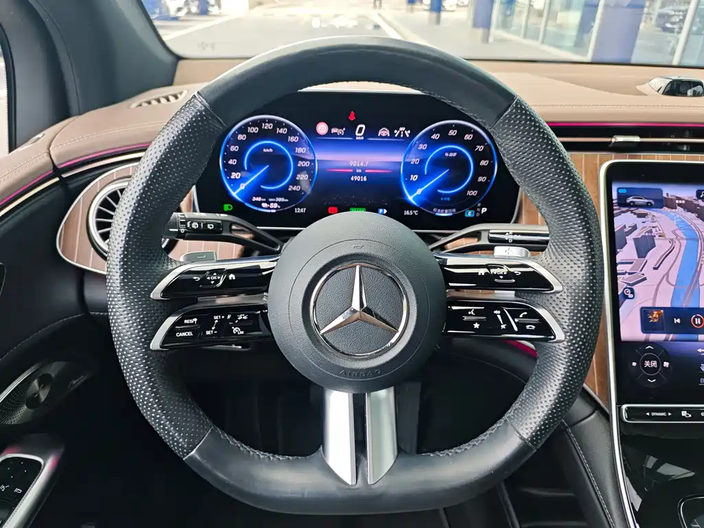 Mercedes-Benz EQE SUV — миниатюра 8
