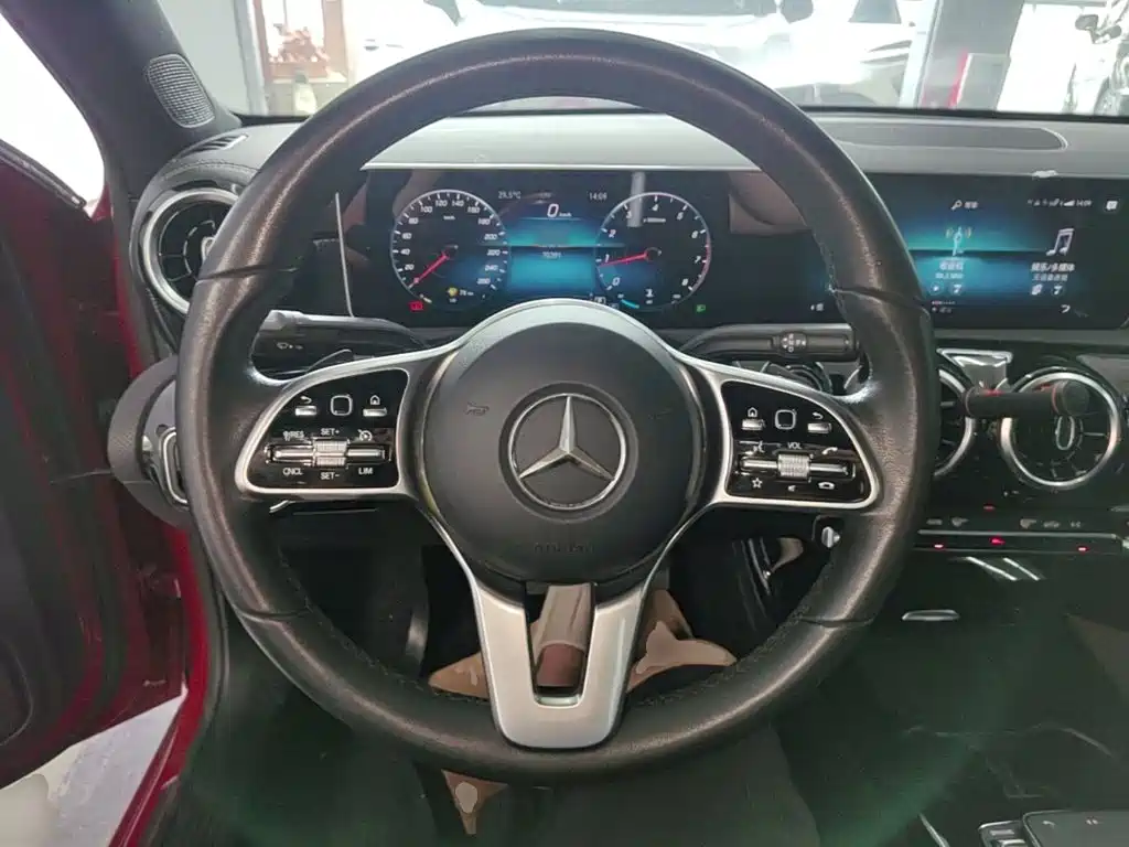 Mercedes-Benz A-Class — миниатюра 11