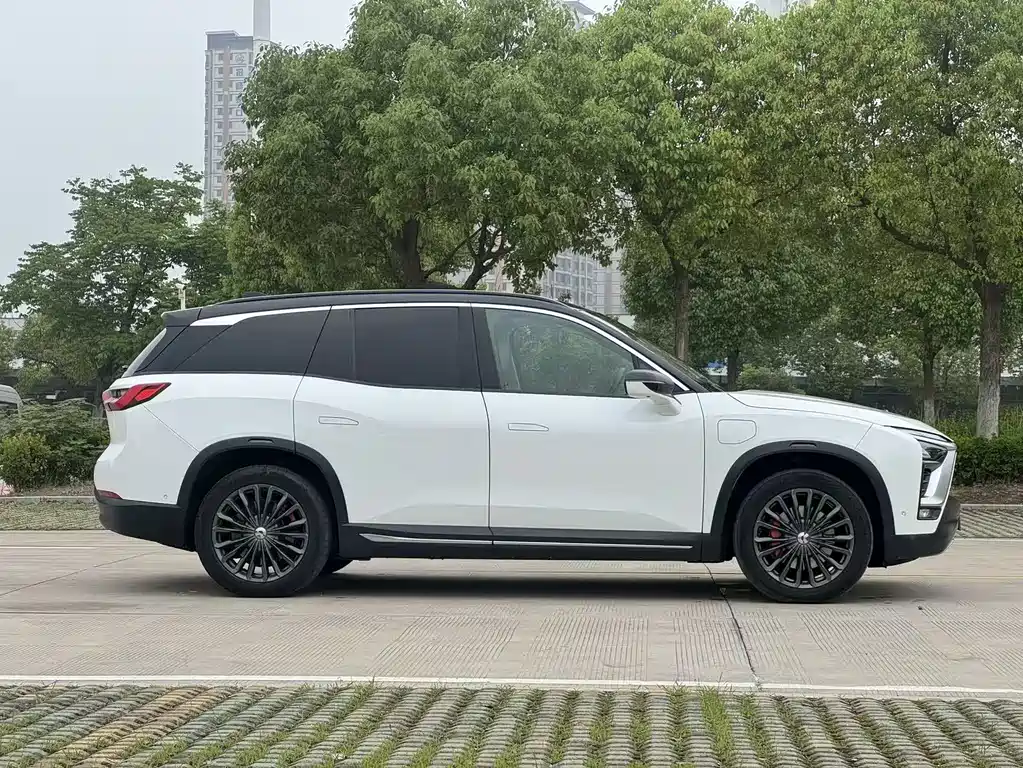 NIO ES8 2018 355KM мест