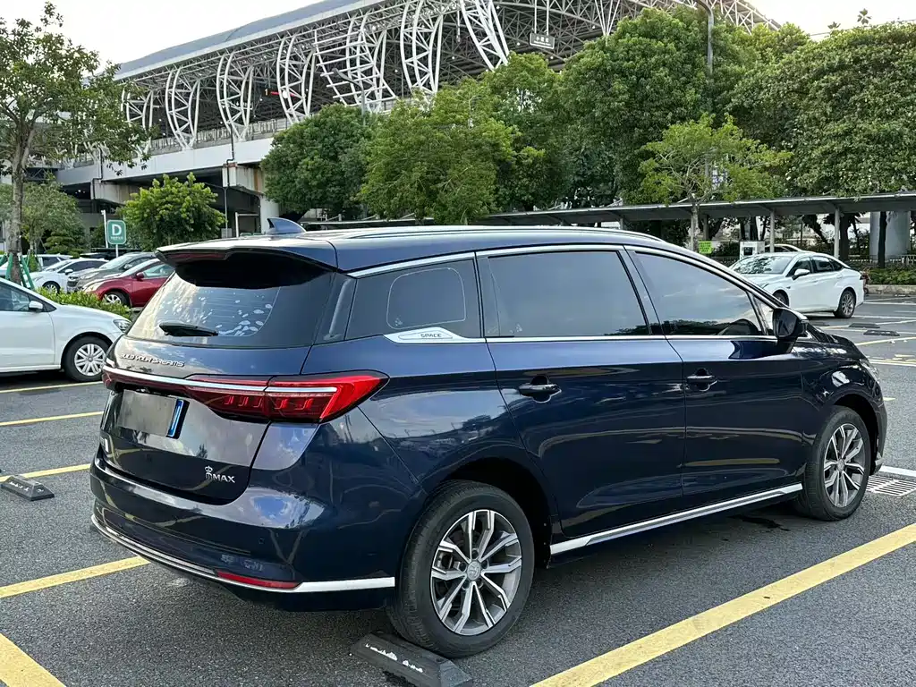 BYD MAX — миниатюра 4