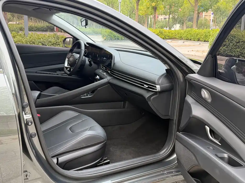 Hyundai Elantra — миниатюра 8