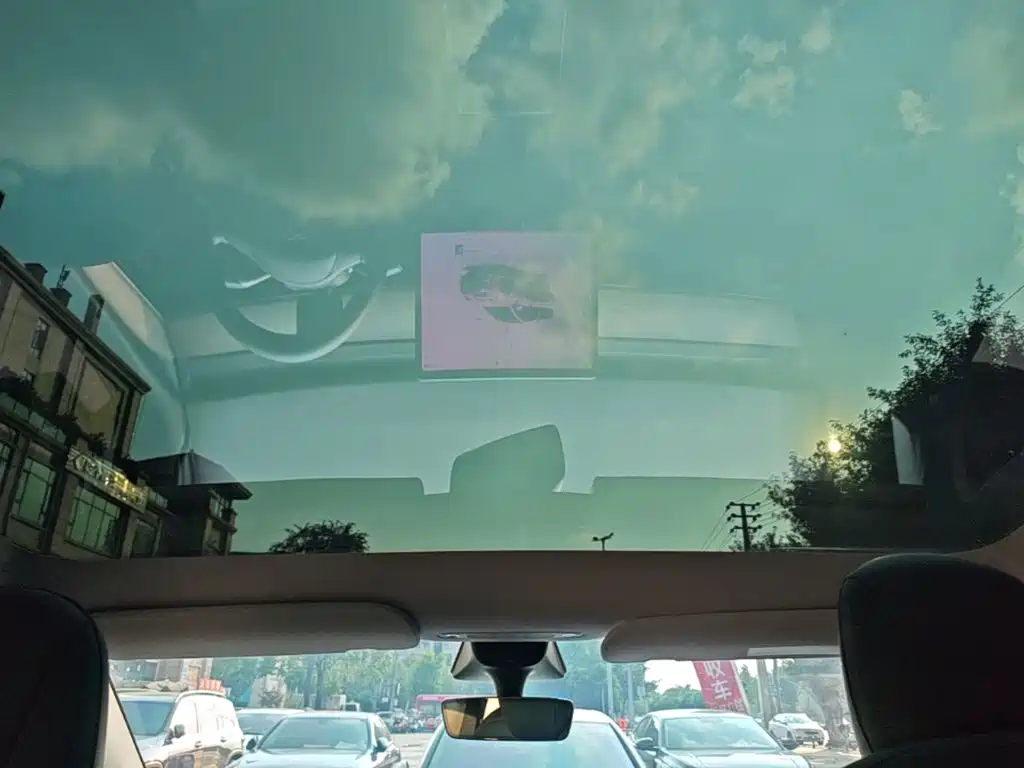 Tesla Model Y — миниатюра 18
