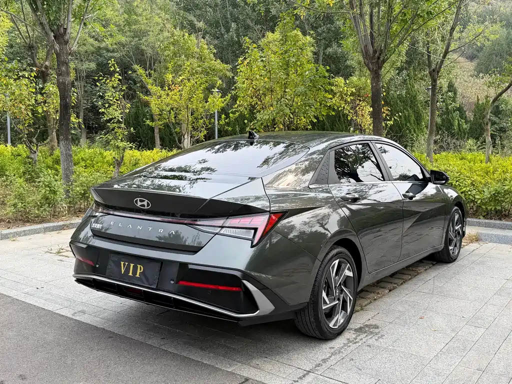Hyundai Elantra — миниатюра 13