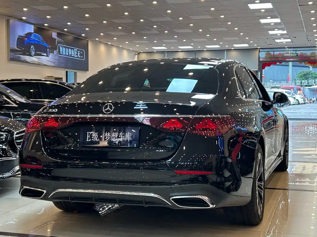 Mercedes-Benz E-Class — миниатюра 6