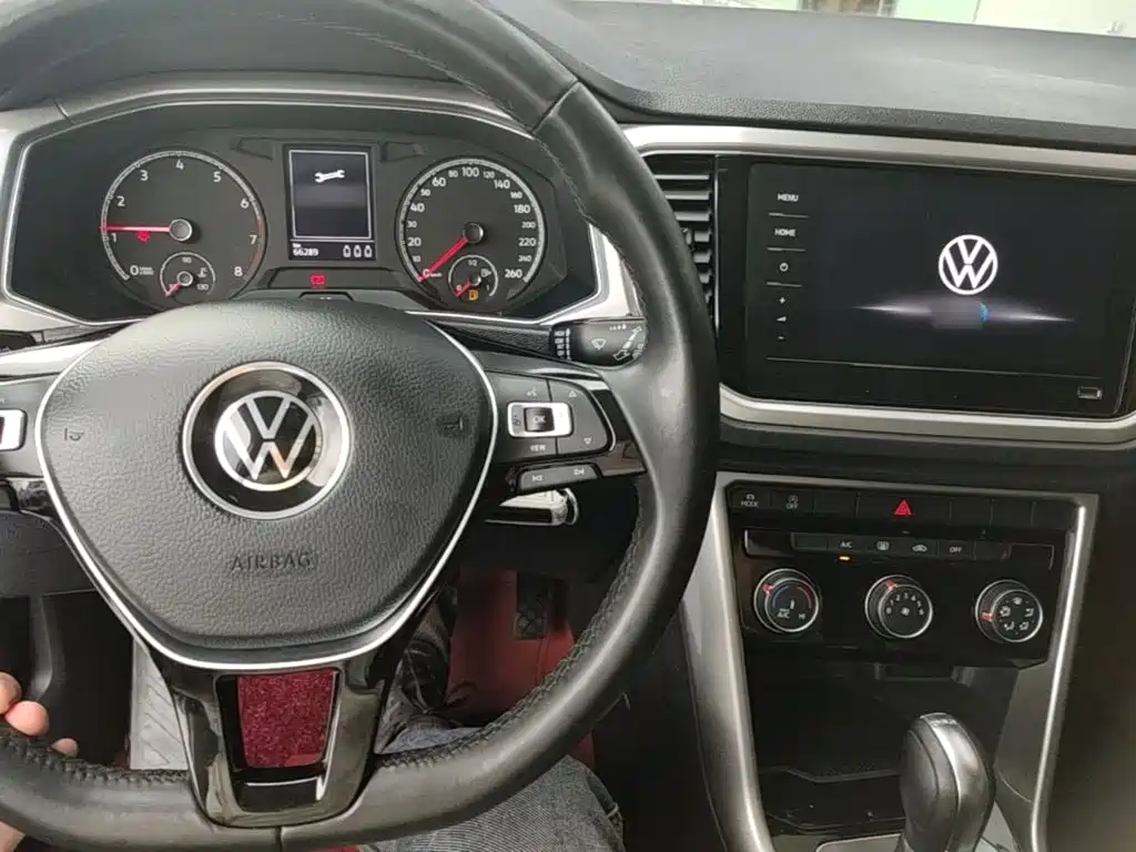 Volkswagen T-Roc — миниатюра 10