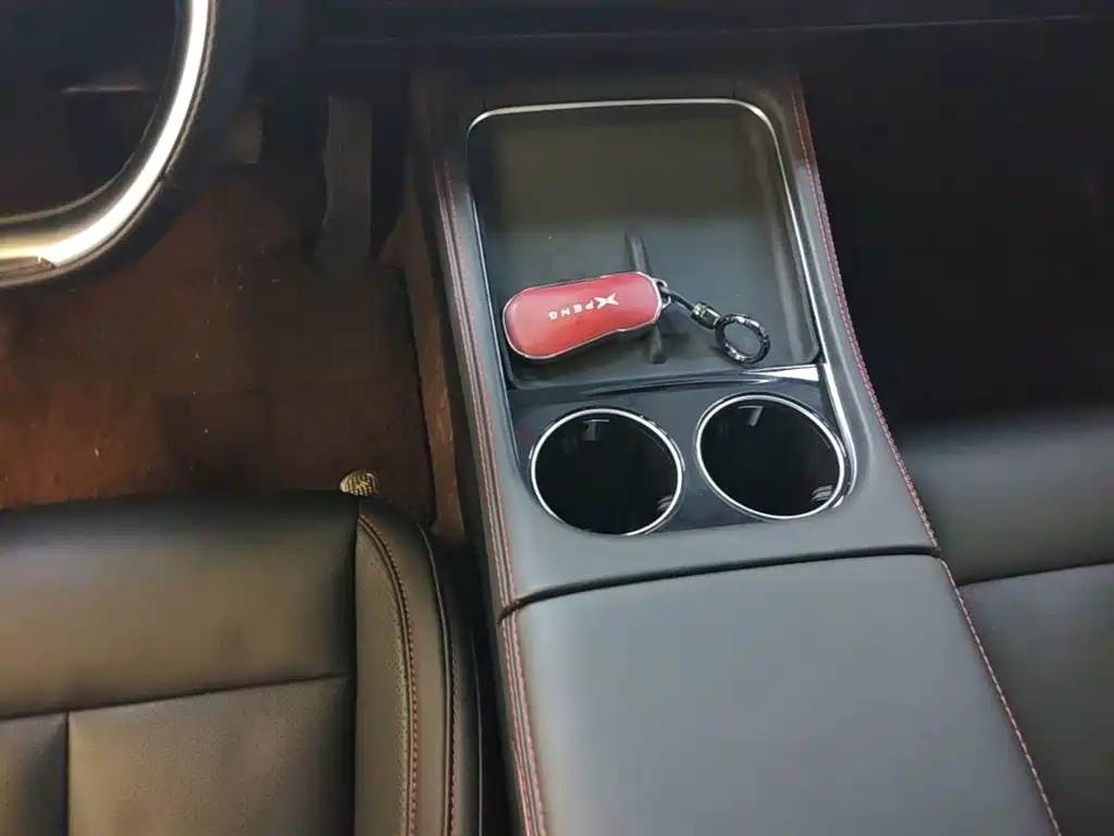 XPeng P7 — миниатюра 14