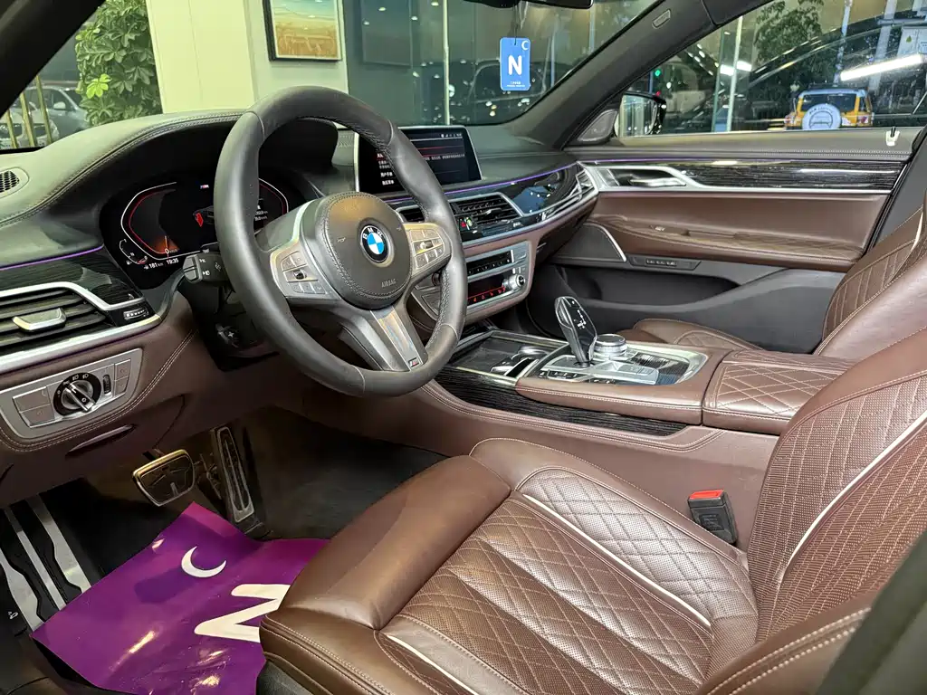 BMW 7 Series — миниатюра 10