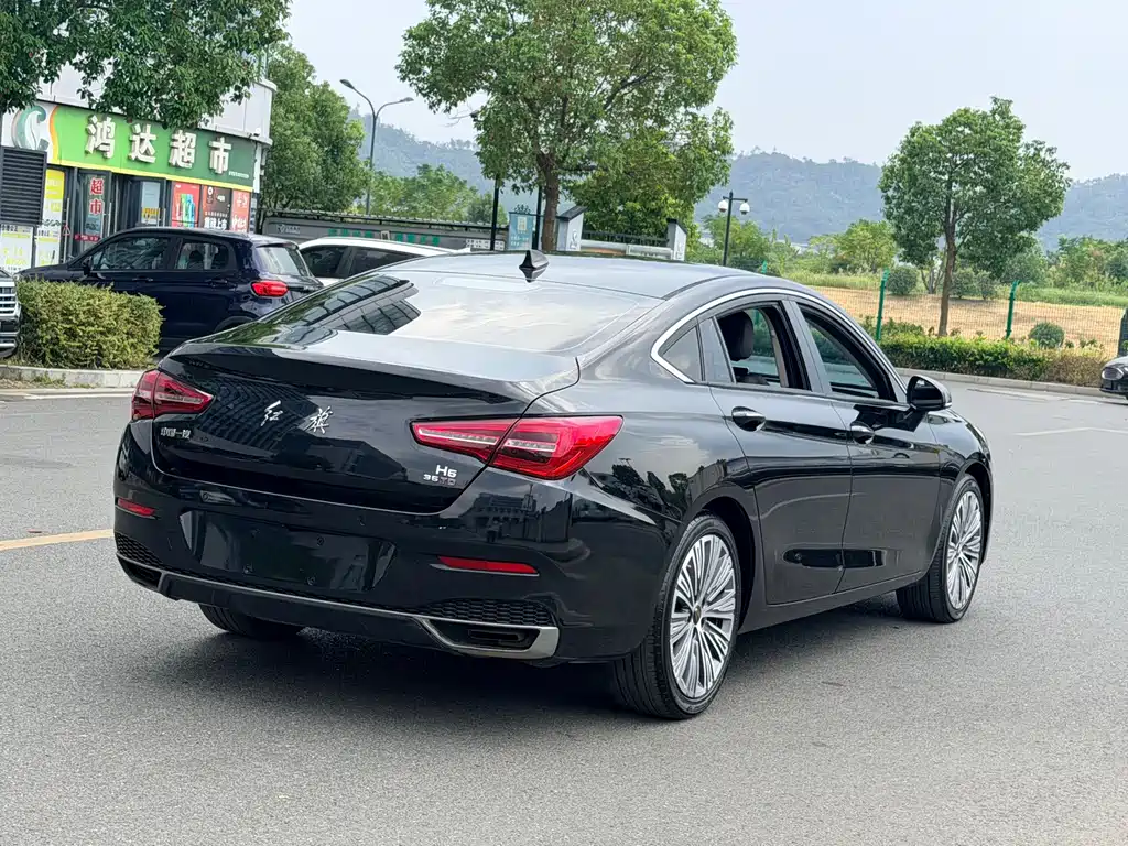 Hongqi Hongqi H5 — миниатюра 4