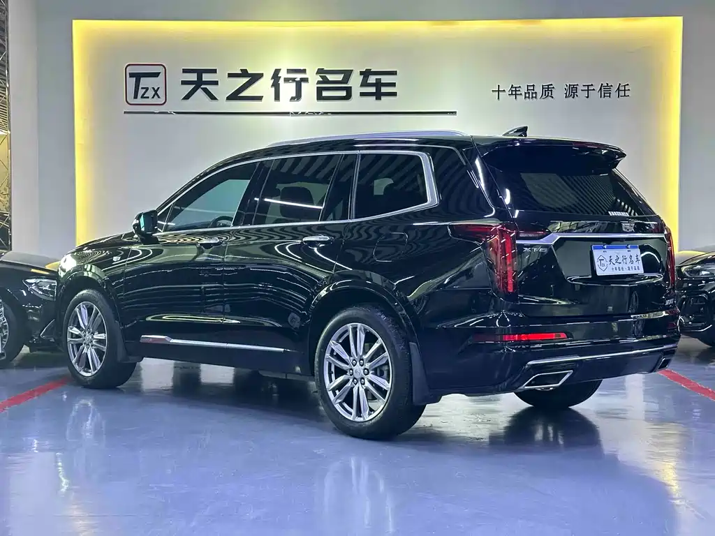 CADILLAC XT6