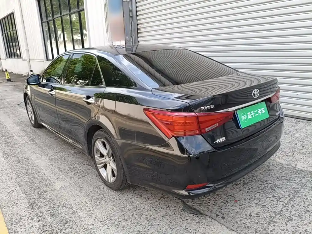 Toyota Crown — миниатюра 5
