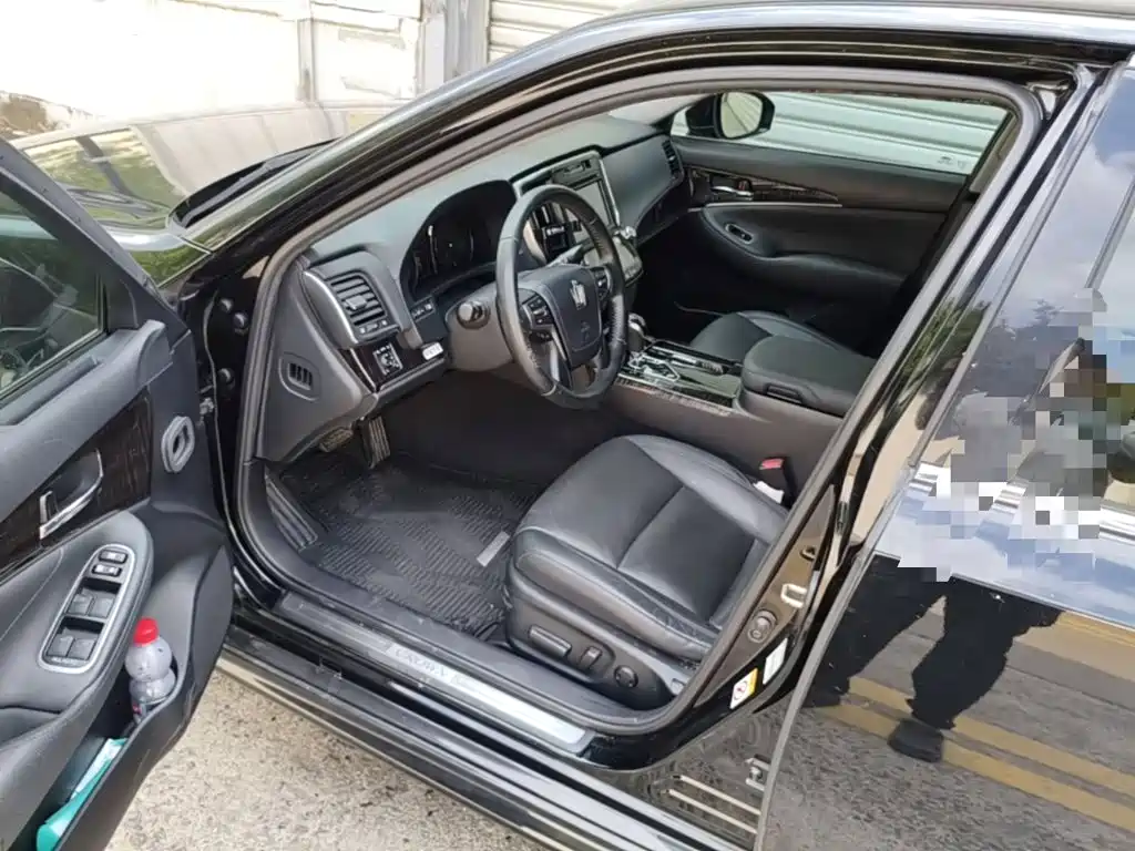 Toyota Crown — миниатюра 16
