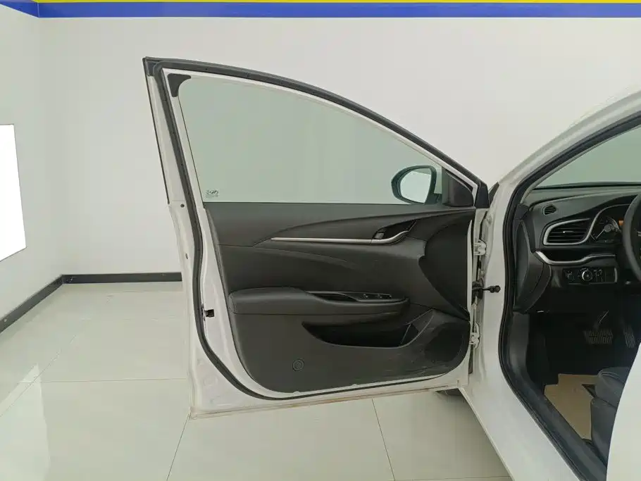 Buick Excelle — миниатюра 7
