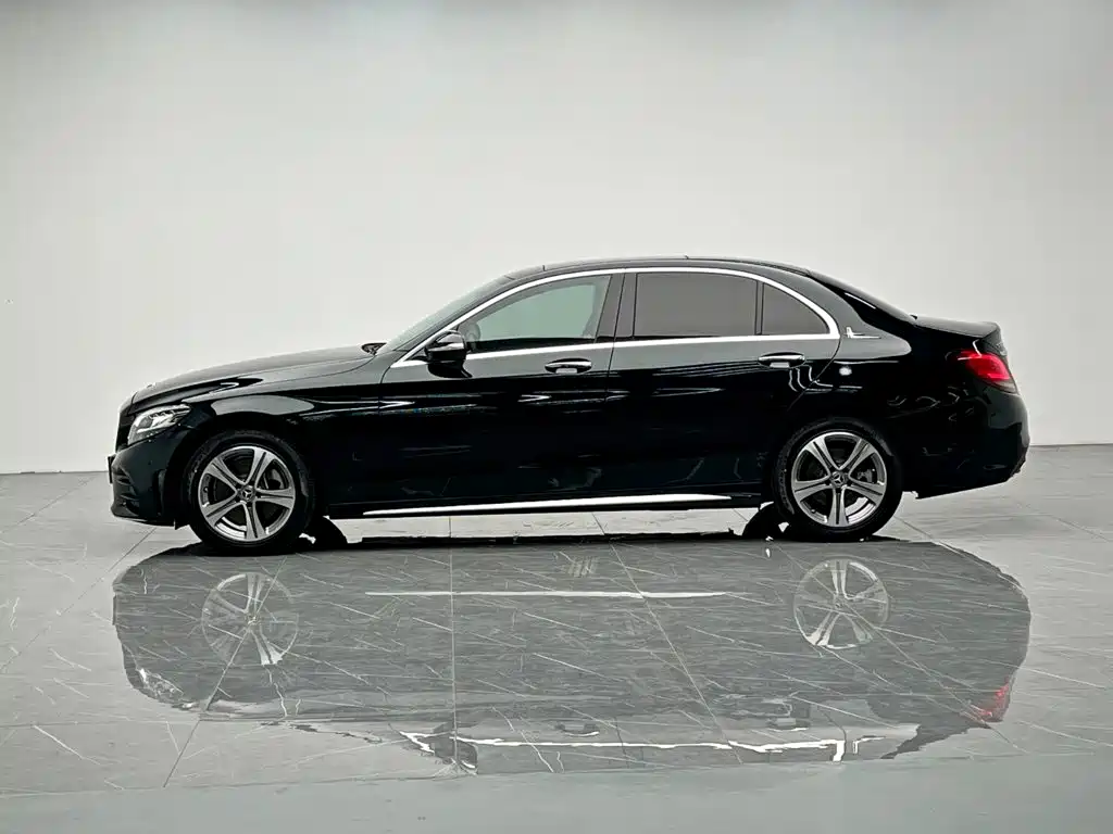 Mercedes-Benz C-Class — миниатюра 3