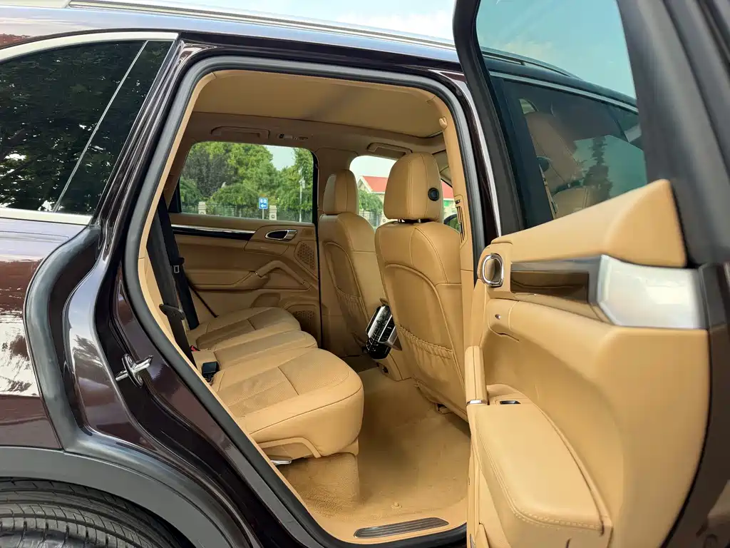 Porsche Cayenne — миниатюра 11