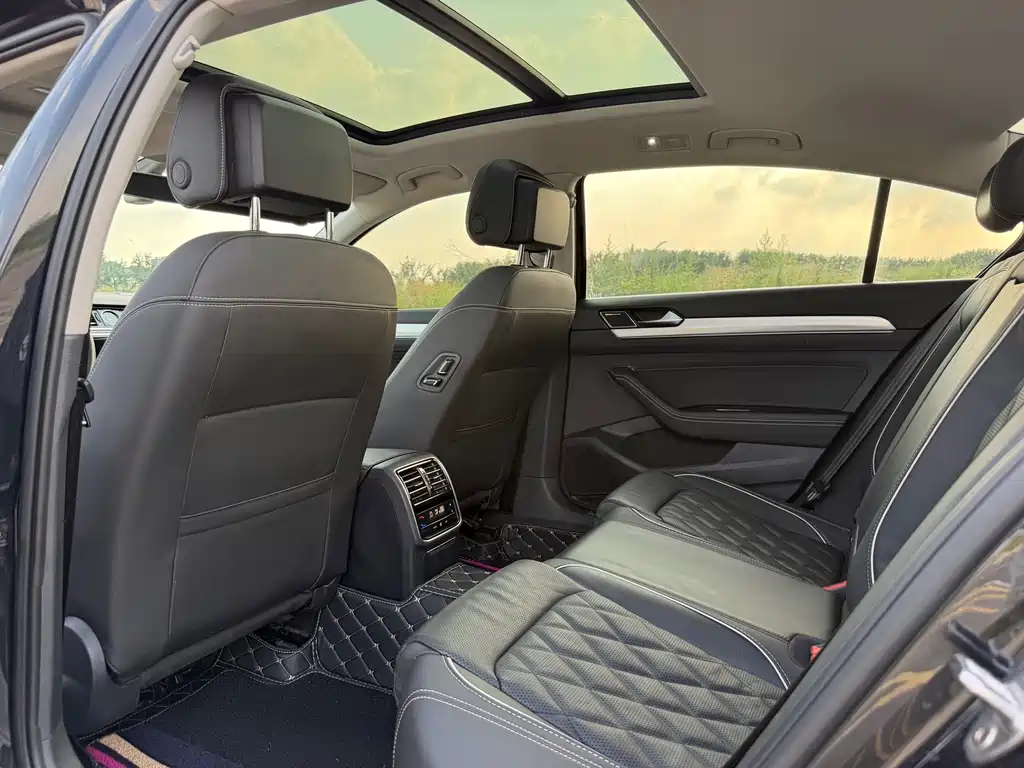 Volkswagen Magotan PHEV — миниатюра 6