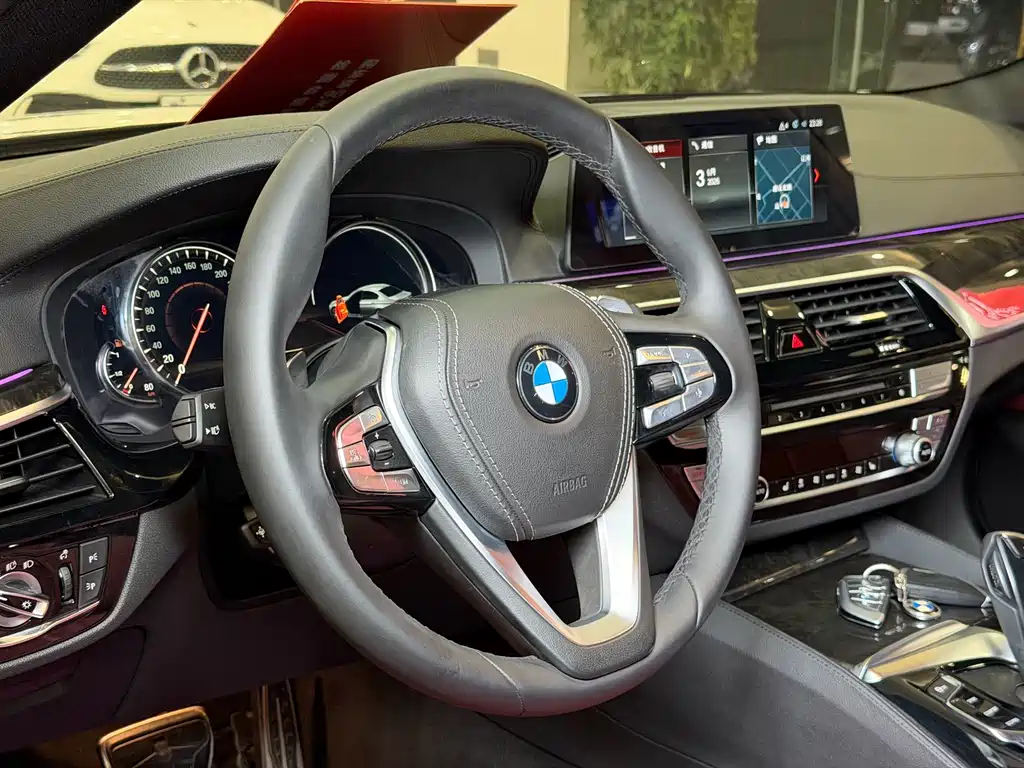BMW 5 Series — миниатюра 8