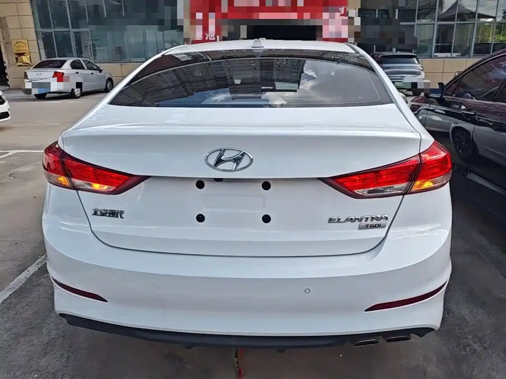 Hyundai Elantra — миниатюра 6