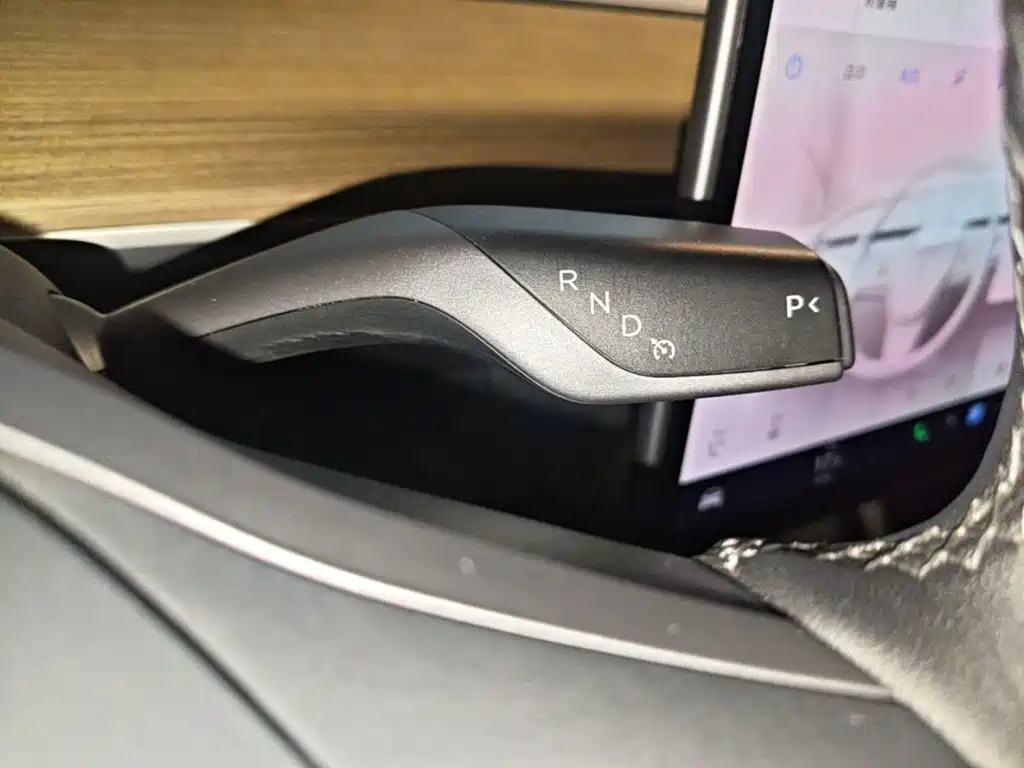 Tesla Model Y — миниатюра 14