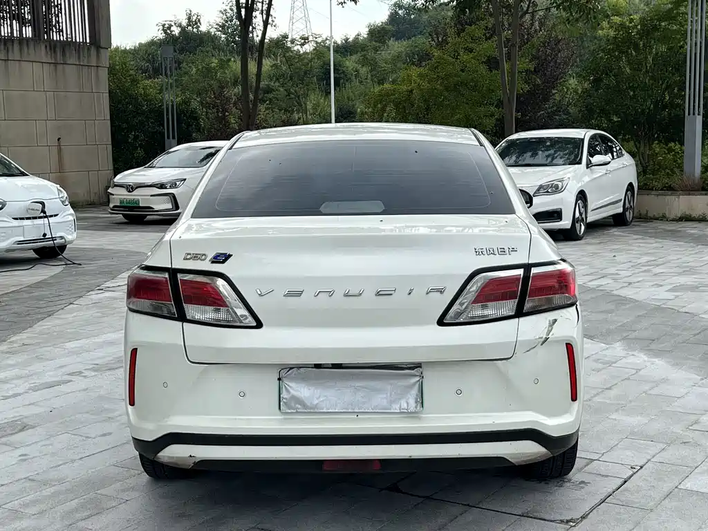 Venucia D60 EV — миниатюра 5