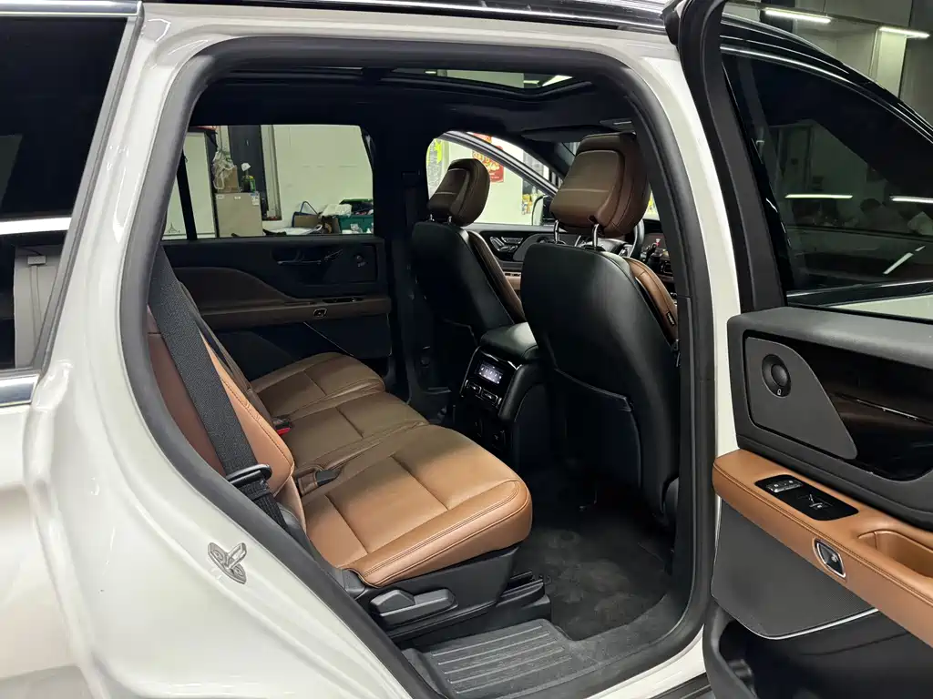 Lincoln Aviator — миниатюра 9