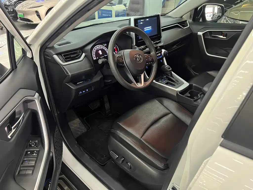 Toyota RAV4 — миниатюра 4