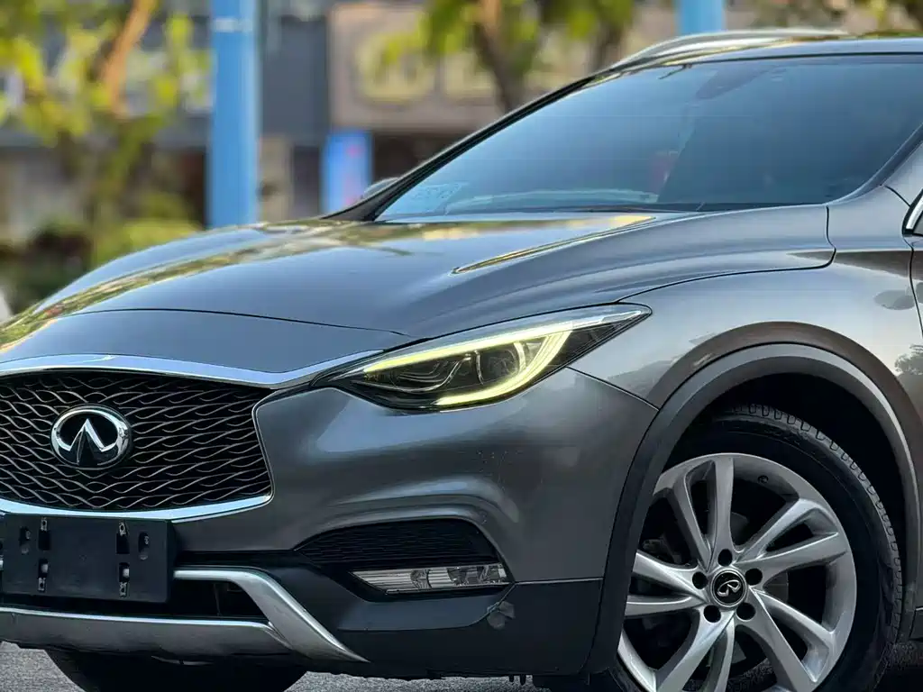 INFINITI QX30