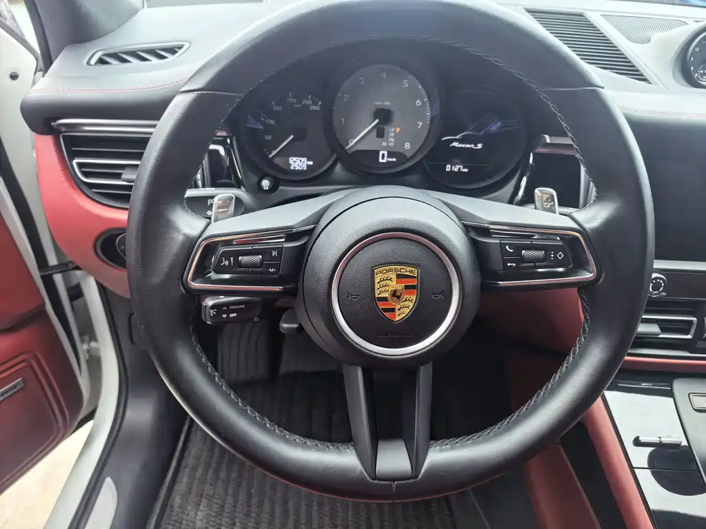 Porsche Macan — миниатюра 6