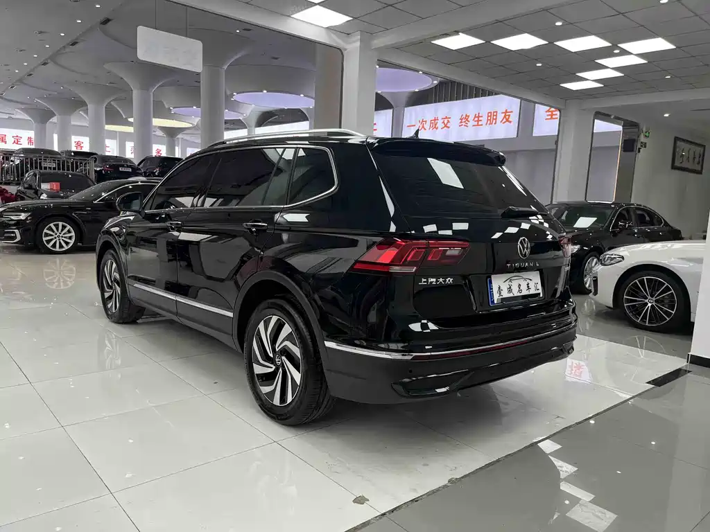 Volkswagen Tiguan L L 2025 300TSI AT