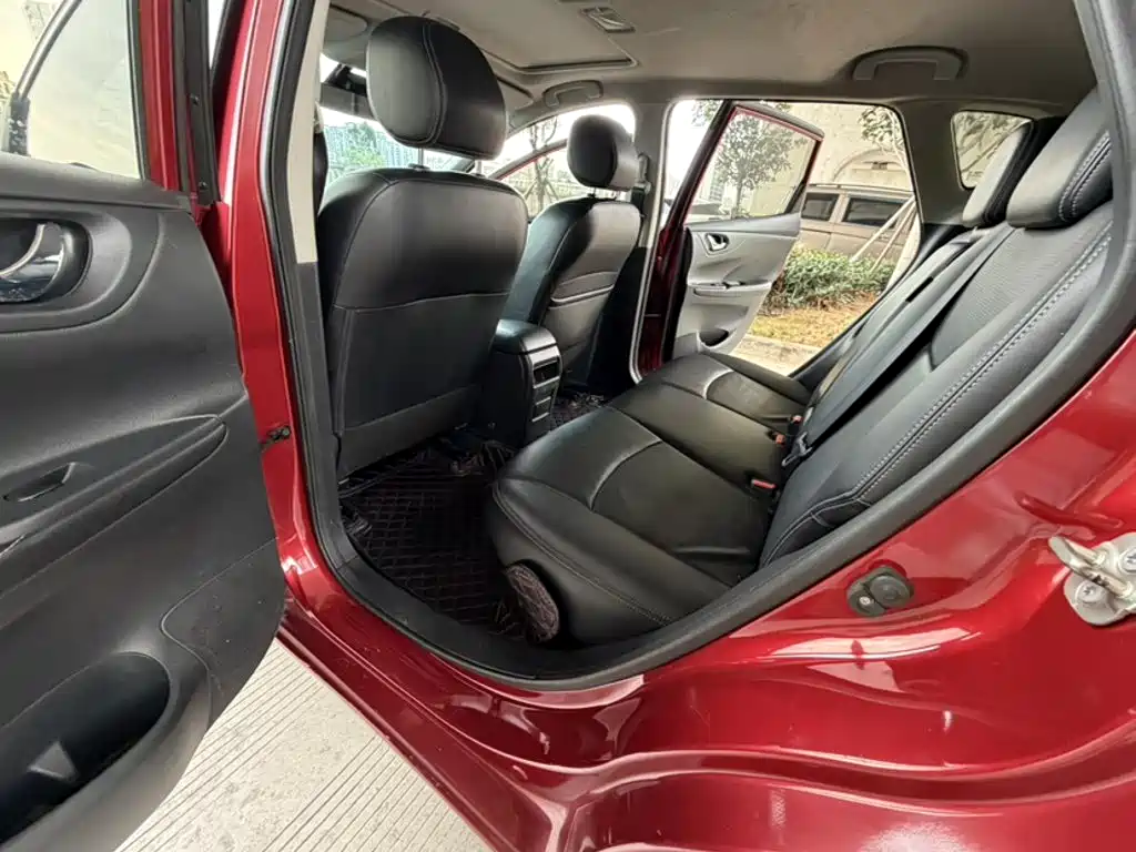 Nissan Tiida — миниатюра 10