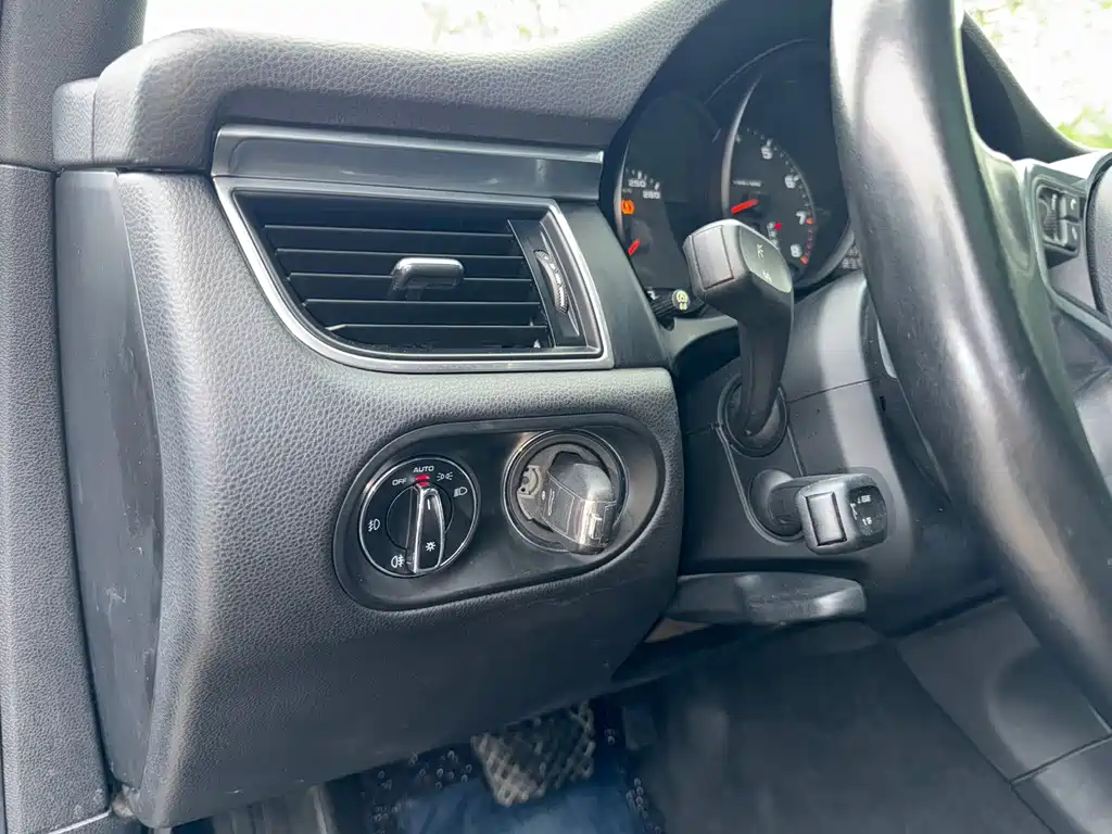 Porsche Macan — миниатюра 14