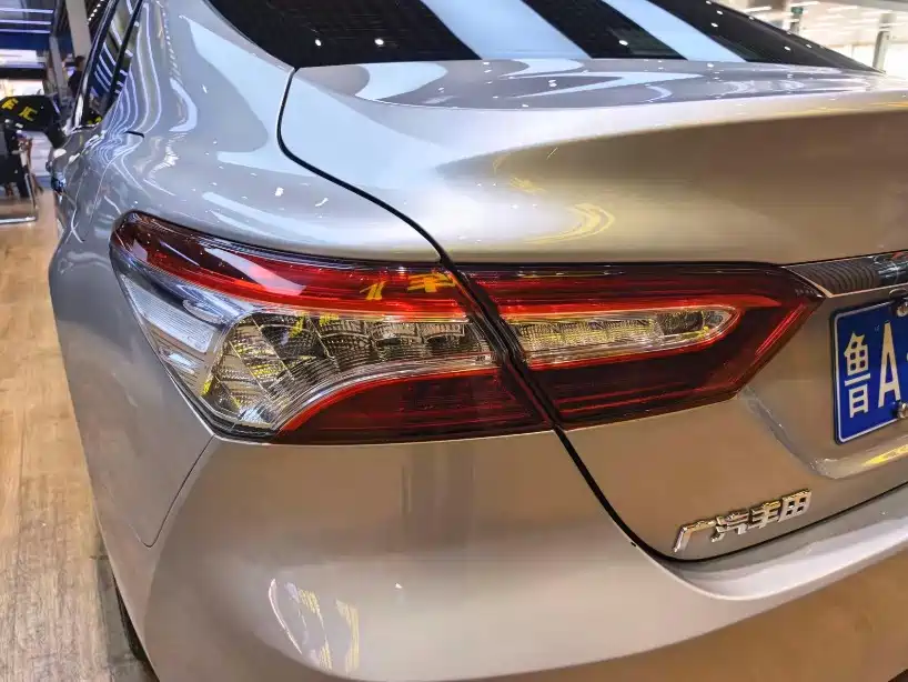Toyota Camry — миниатюра 17