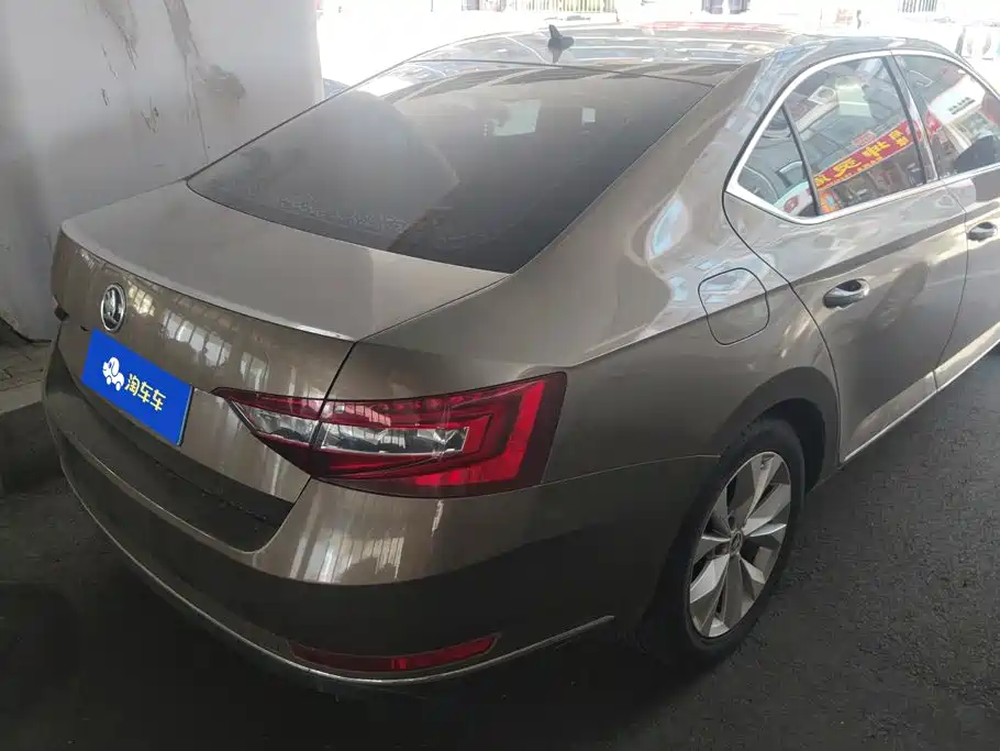 Skoda Superb — миниатюра 3