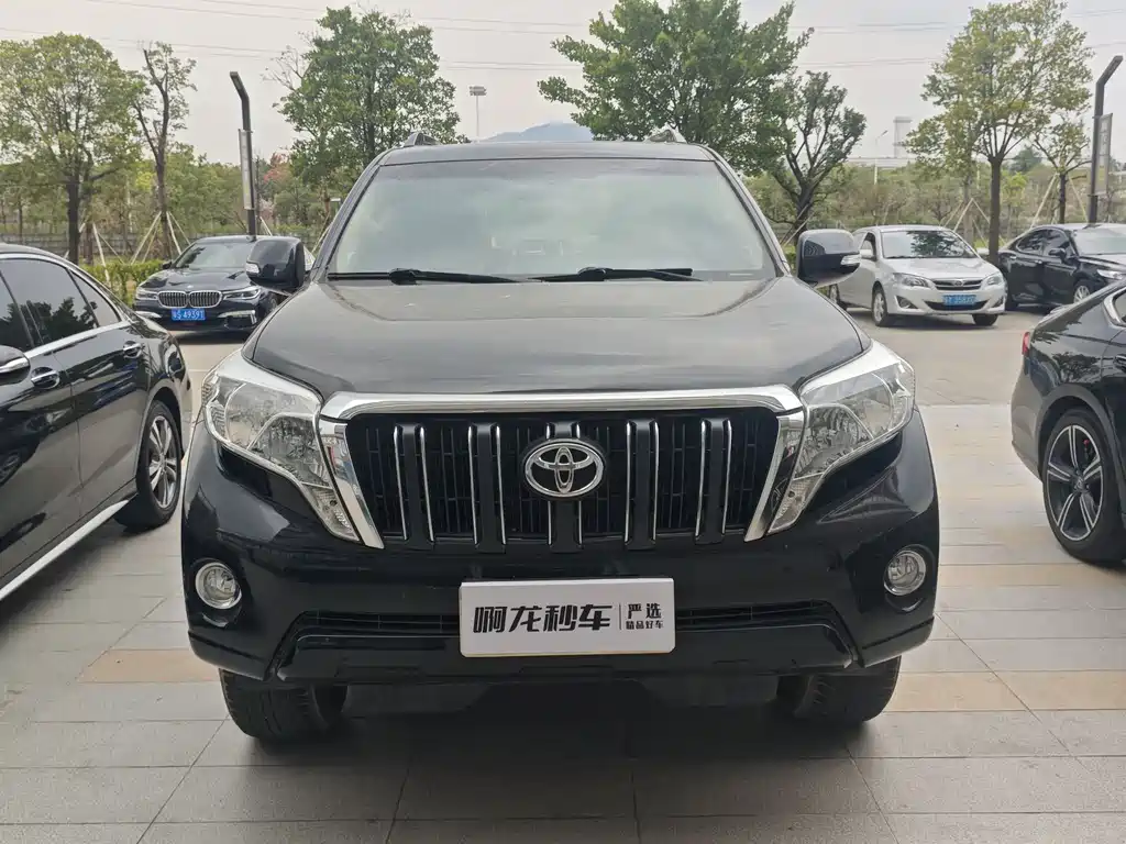 TOYOTA PRADO