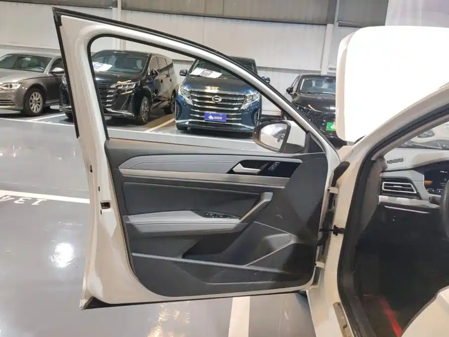 Volkswagen Lavida — миниатюра 7