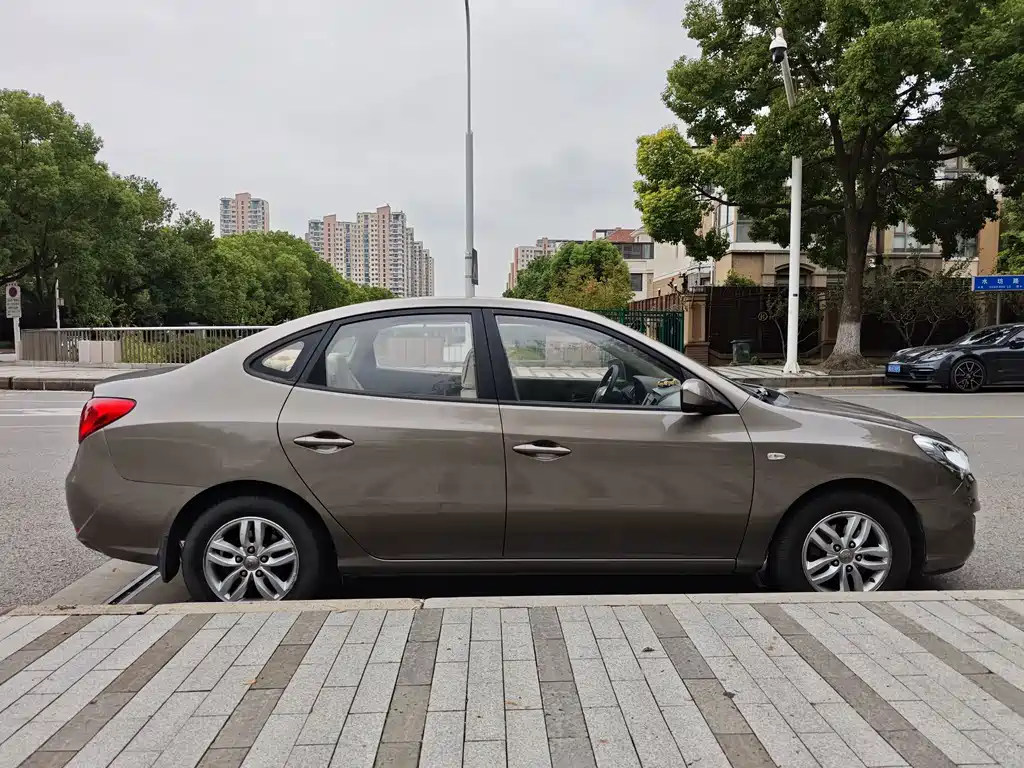 Hyundai Elantra — миниатюра 15