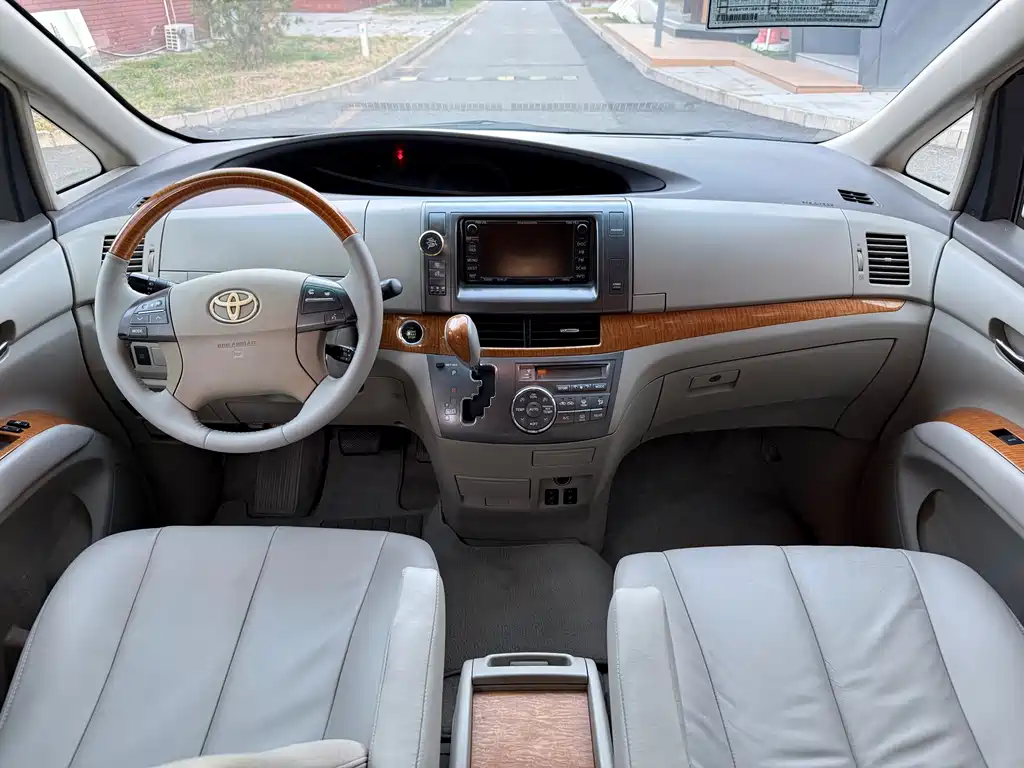 Toyota Previa — миниатюра 9